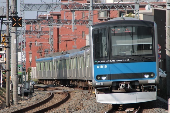 東武が野田線webサイト立ち上げ 系イラストは車両中間部にも台車が Tom S Railway Blog