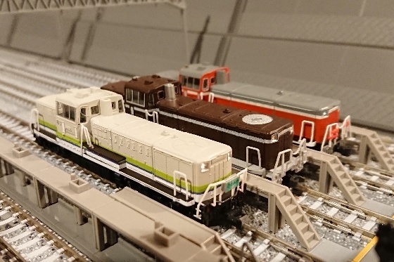 ネット販売品 DE10 カスタムペイント仕様 JR東日本/ブラウン 1705 鉄道模型