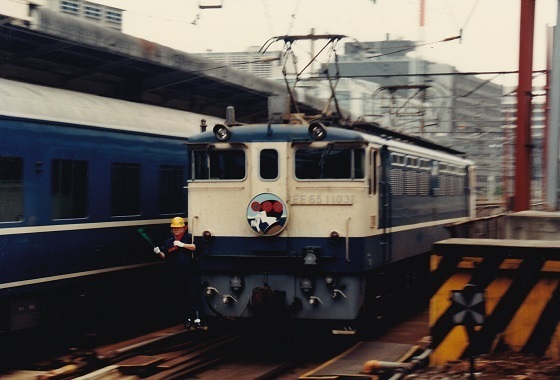 東京駅にて14系客車による特急踊り子号: Tom's Railway Blog